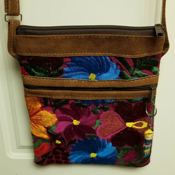 🍭Unbranded vintage two pocket embroidered small adjustable crossbody bag - Picture 11 of 11